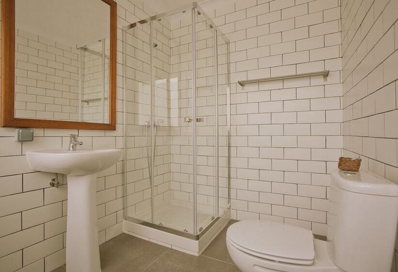 اتاق استاندارد چهار تخته, Amar Hostel & Suites