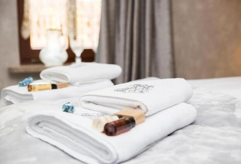 חדר סטנדרט לשלושה עם טרסה, Villa Mistral