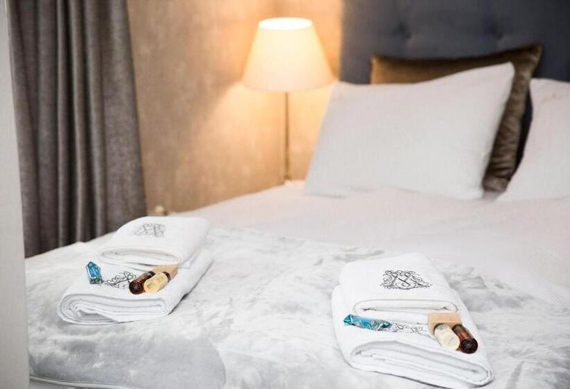 חדר סטנדרט לשלושה עם טרסה, Villa Mistral