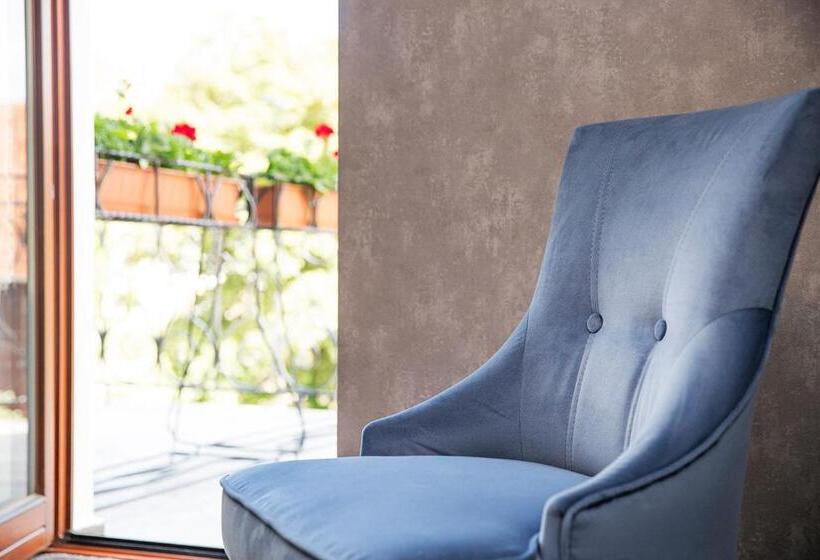 חדר סטנדרט לשלושה עם טרסה, Villa Mistral