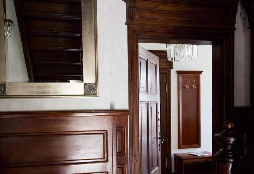 חדר משפחתי, Villa Mistral