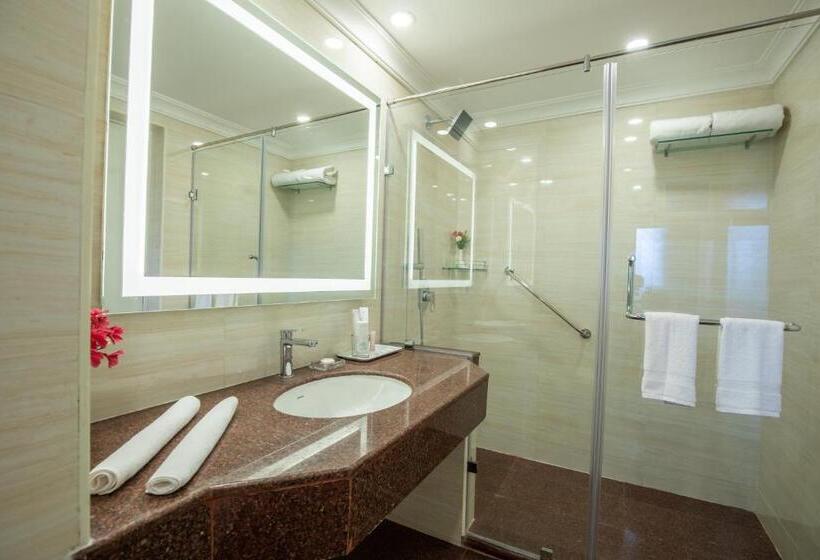 اتاق لوکس, Jenneys Residency