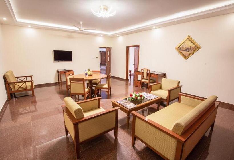 سوئیت پرزیدنت, Jenneys Residency