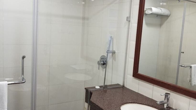 اتاق لوکس, Jenneys Residency