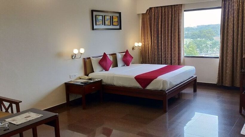 اتاق لوکس, Jenneys Residency