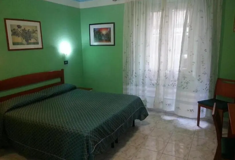 اتاق استاندارد, Roxena House
