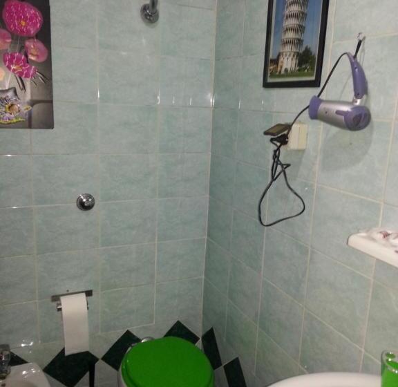 اتاق استاندارد, Roxena House