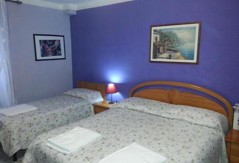 اتاق استاندارد سه نفره, Roxena House