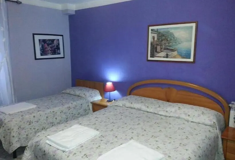 اتاق استاندارد سه نفره, Roxena House