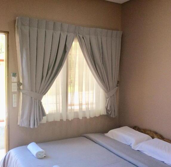 Deluxe Room, Secter Place