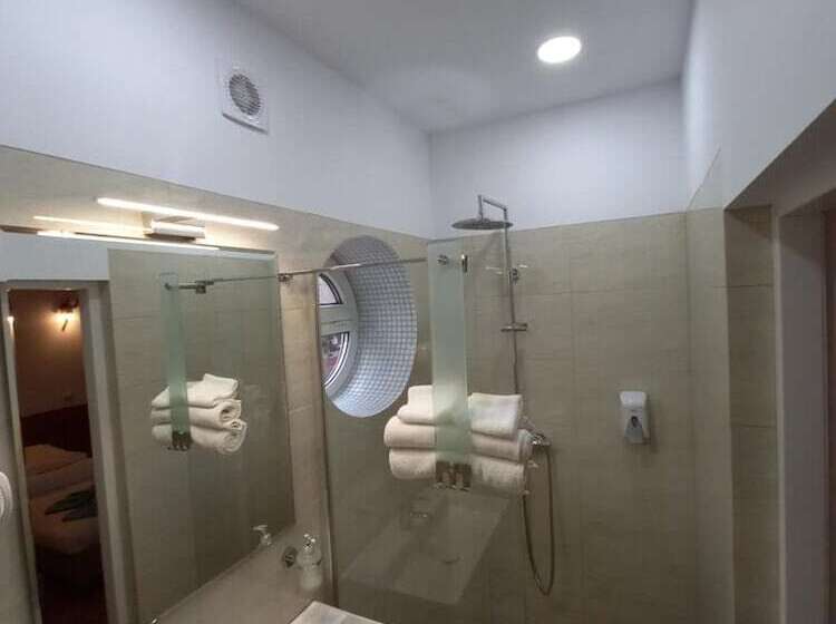 غرفة قياسية, Pensiunea Riunione