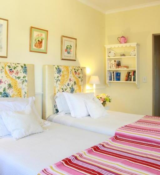 اتاق استاندارد, Cornerway House