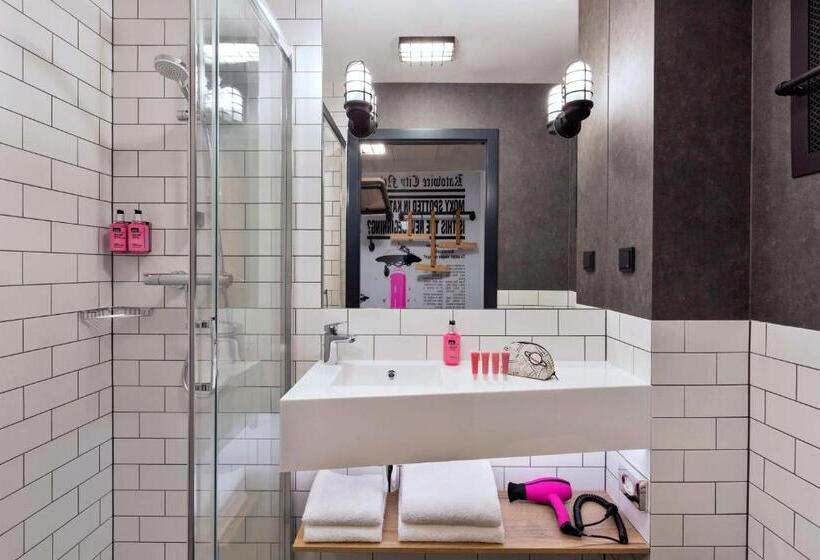 اتاق استاندارد, Moxy Katowice Airport