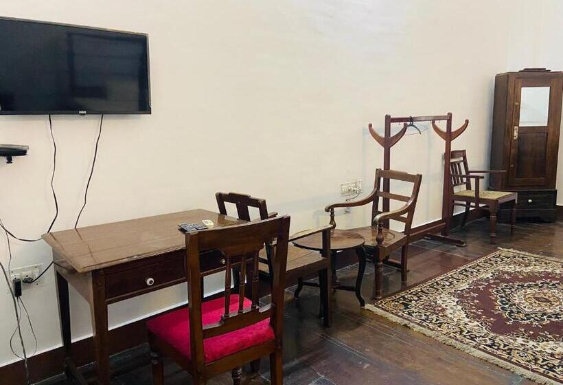 Люкс с Балконом, Ballard Bungallow