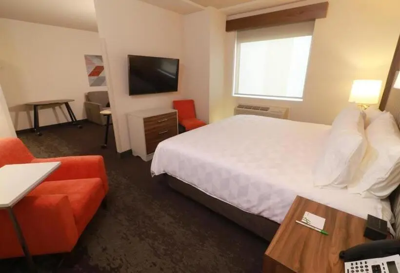 سوئیت با تخت بزرگ, Holiday Inn & Suites   Monterrey Apodaca Zona Airport, An Ihg