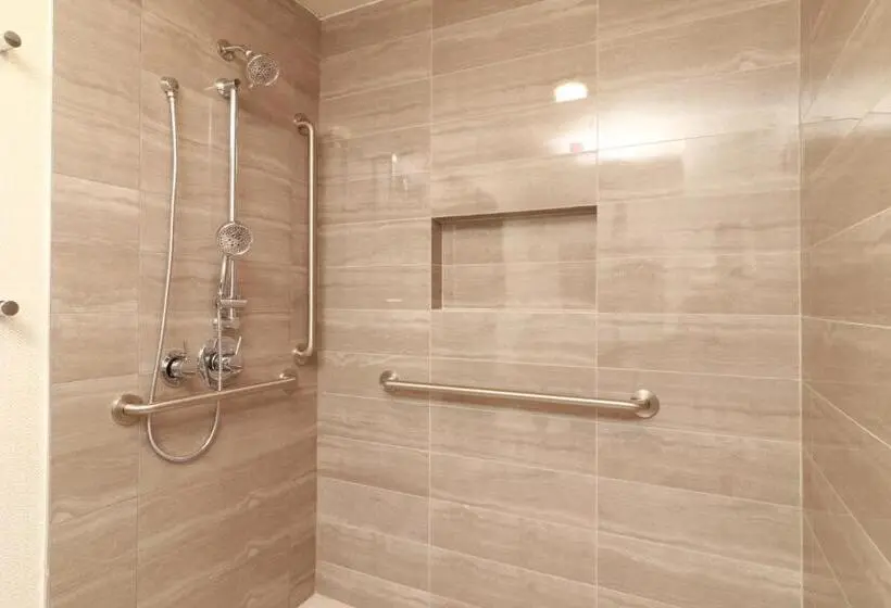 اتاق دلوکس مخصوص معلولین, Holiday Inn & Suites   Monterrey Apodaca Zona Airport, An Ihg