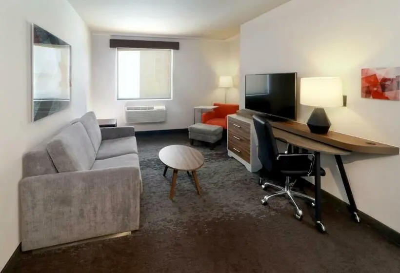 سوئیت با تخت بزرگ, Holiday Inn & Suites   Monterrey Apodaca Zona Airport, An Ihg