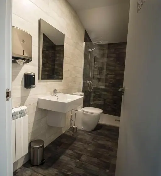 ルームシェアのワンベッド, Albergue Casa Manola