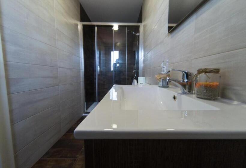 اتاق لوکس, Albergue Casa Manola