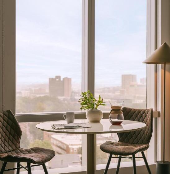 スタンダードスタジオ, Sonder At Pierce Boston