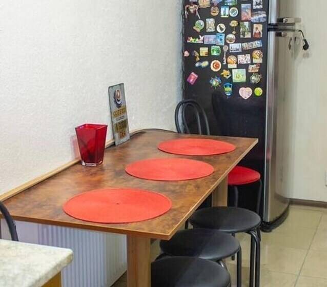 Ágy Megosztott Szobában, Hostel Koleso