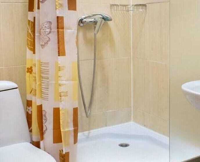 Ágy Megosztott Szobában, Hostel Koleso