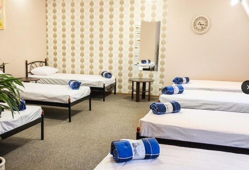 Ágy Megosztott Szobában, Hostel Koleso