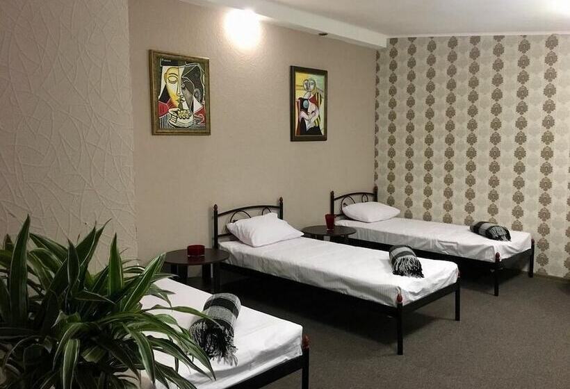 Ágy Megosztott Szobában, Hostel Koleso