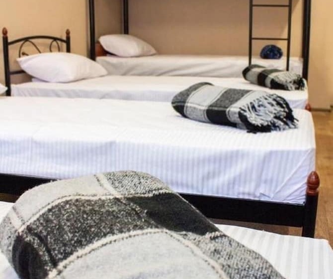 Ágy Megosztott Szobában, Hostel Koleso