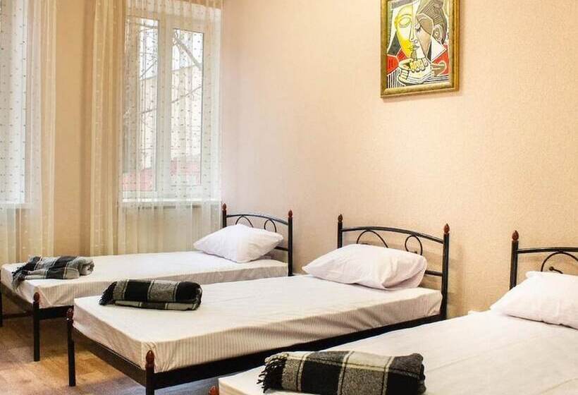 Ágy Megosztott Szobában, Hostel Koleso