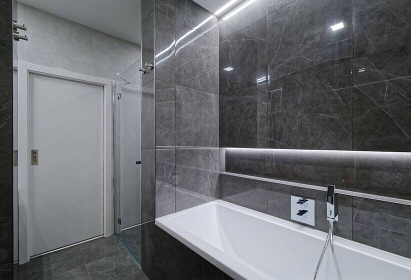 スーペリアースイート, Hraniční Zámeček