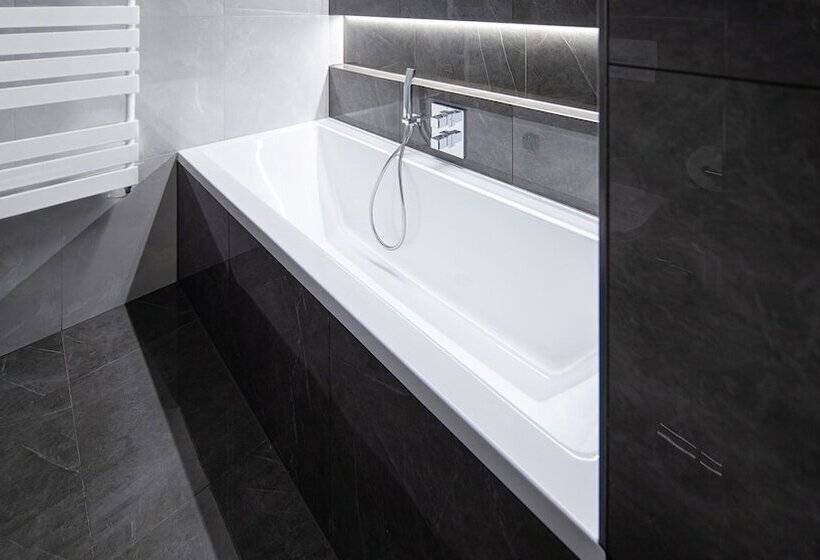 スーペリアースイート, Hraniční Zámeček