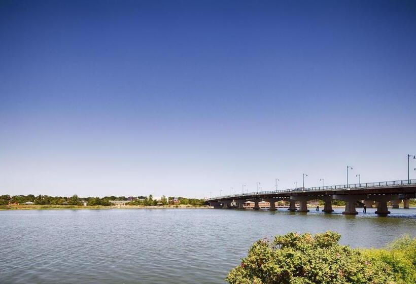 חדר סטנדרט עם מיטת קינג, Best Western Adams Inn Quincy Boston