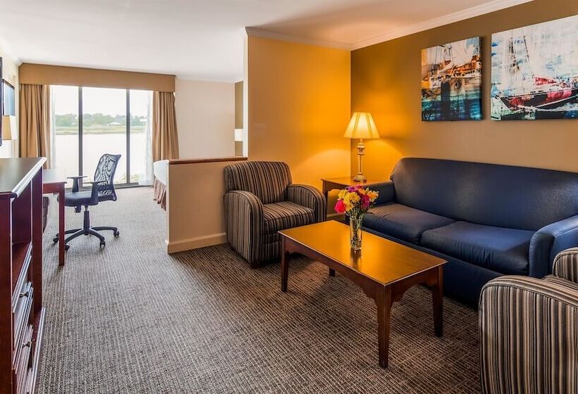 סוויטה עם ג'קוזי, Best Western Adams Inn Quincy Boston