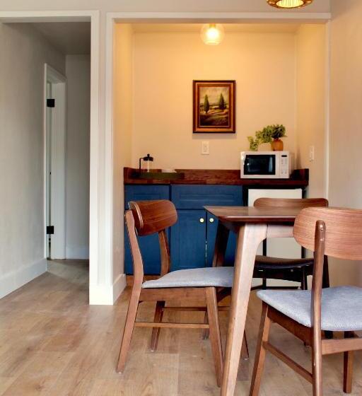 جناح عائلي, Peak To Peak Lodge