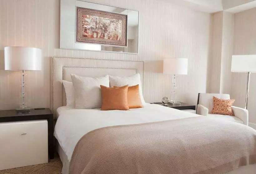 استودیوی لوکس, The Benjamin Royal Sonesta New York