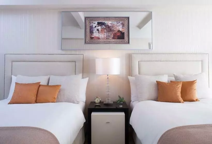 استودیوی لوکس, The Benjamin Royal Sonesta New York