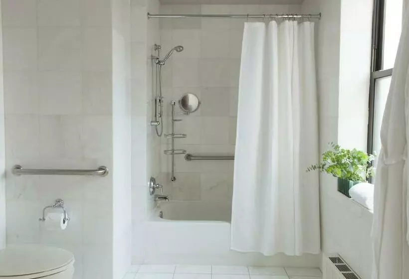 سوئیت برای معلولان, The Benjamin Royal Sonesta New York