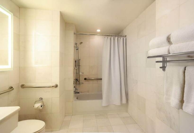 سوئیت برای معلولان, The Benjamin Royal Sonesta New York