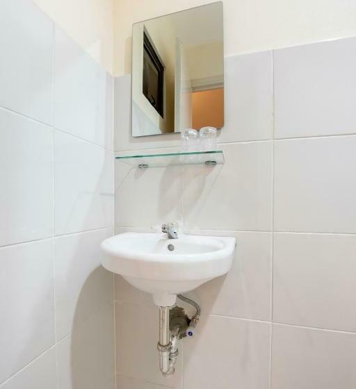 Quarto deluxe, Reddoorz At V Cat Apartelle Sampaloc Manila