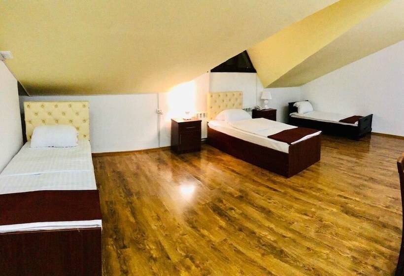 Habitació Triple Estàndard, Pamir