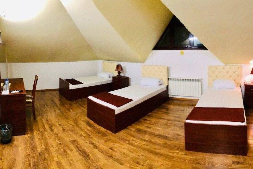 Habitació Triple Estàndard, Pamir