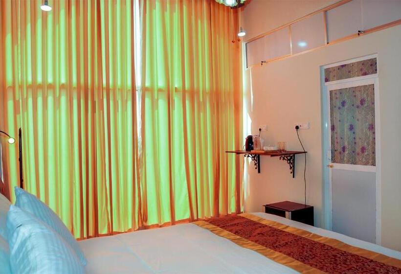 اتاق ساده سه‌ نفره, Woodycrest