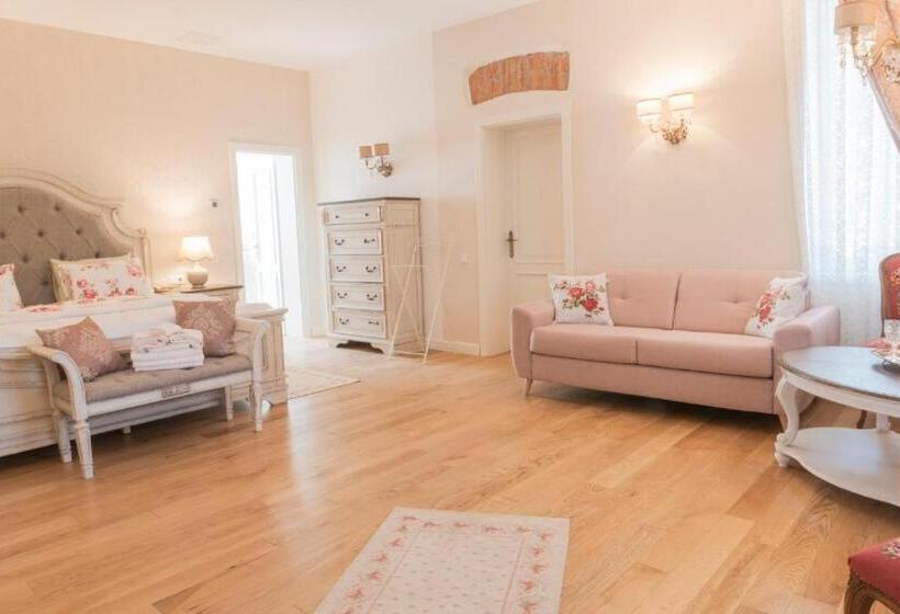 家庭间, Vila Rozalia Garden Gate