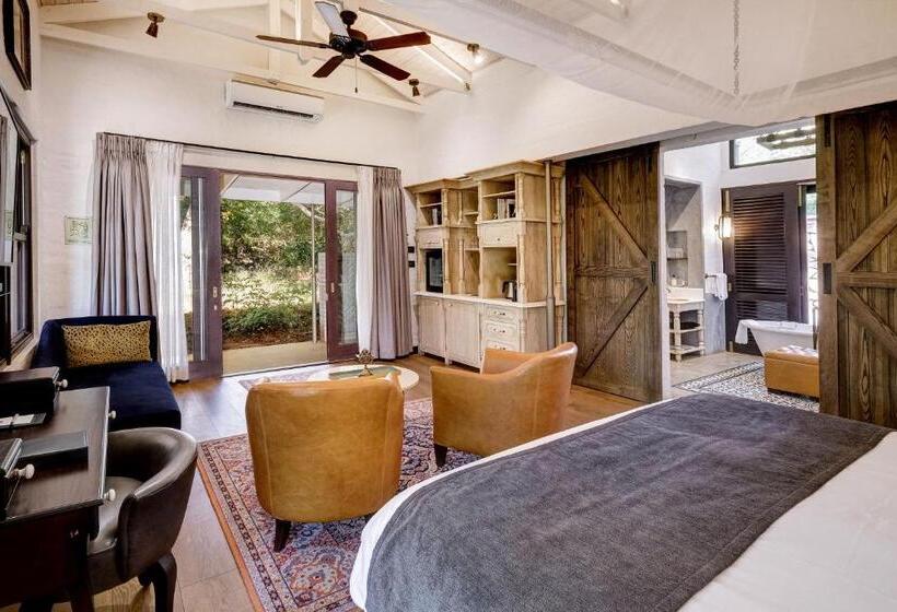 اتاق دلوکس با تخت کینگ و چشمانداز, Mbano Manor Hotel Victoria Falls By Mantis