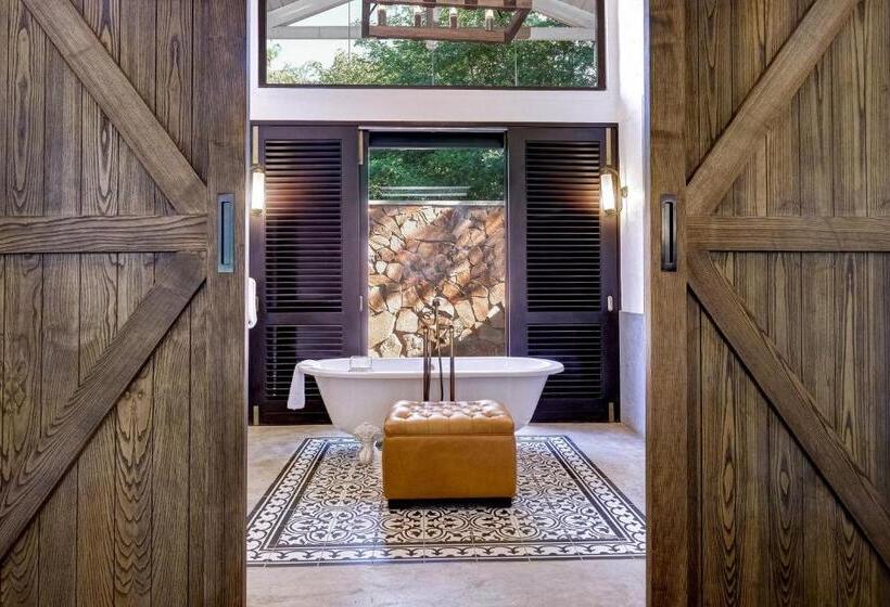 اتاق دلوکس با تخت کینگ و چشمانداز, Mbano Manor Hotel Victoria Falls By Mantis