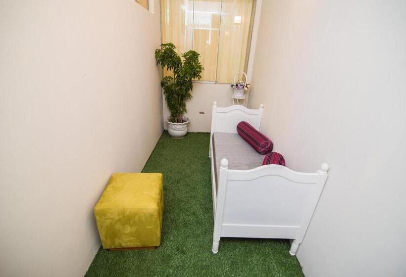 اتاق لوکس با بالکن, Hostal Montalvo