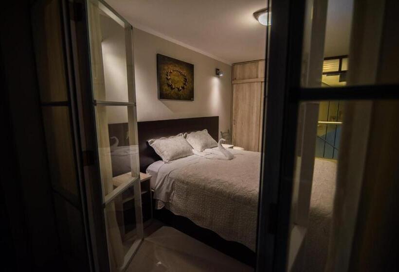 Номер Deluxe с Балконом, Hostal Montalvo