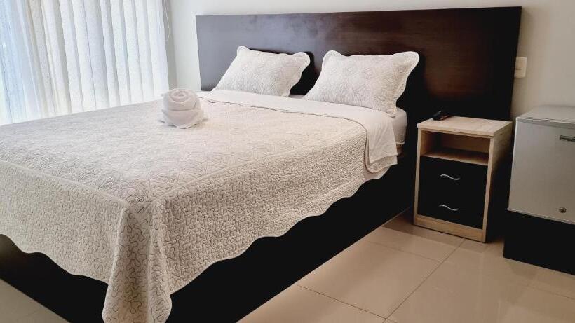 Номер Deluxe с Балконом, Hostal Montalvo