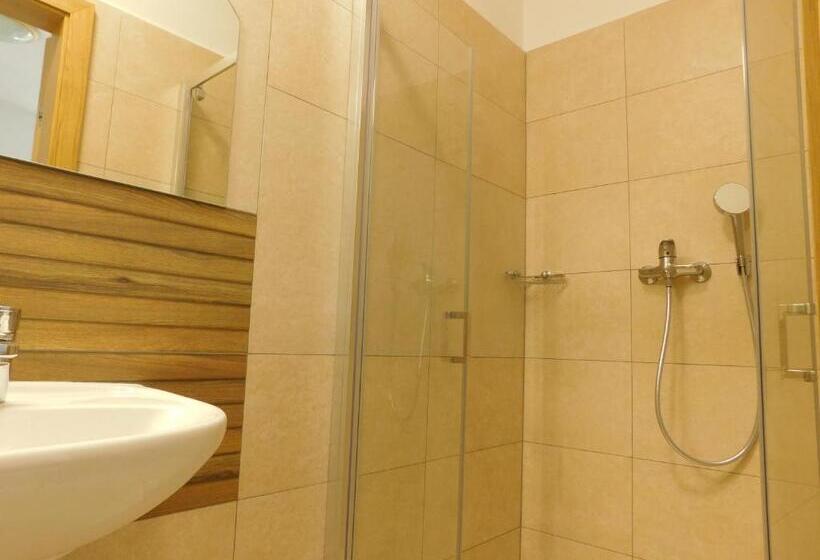 חדר סטנדרט לשלושה עם מרפסת, Villa Petko